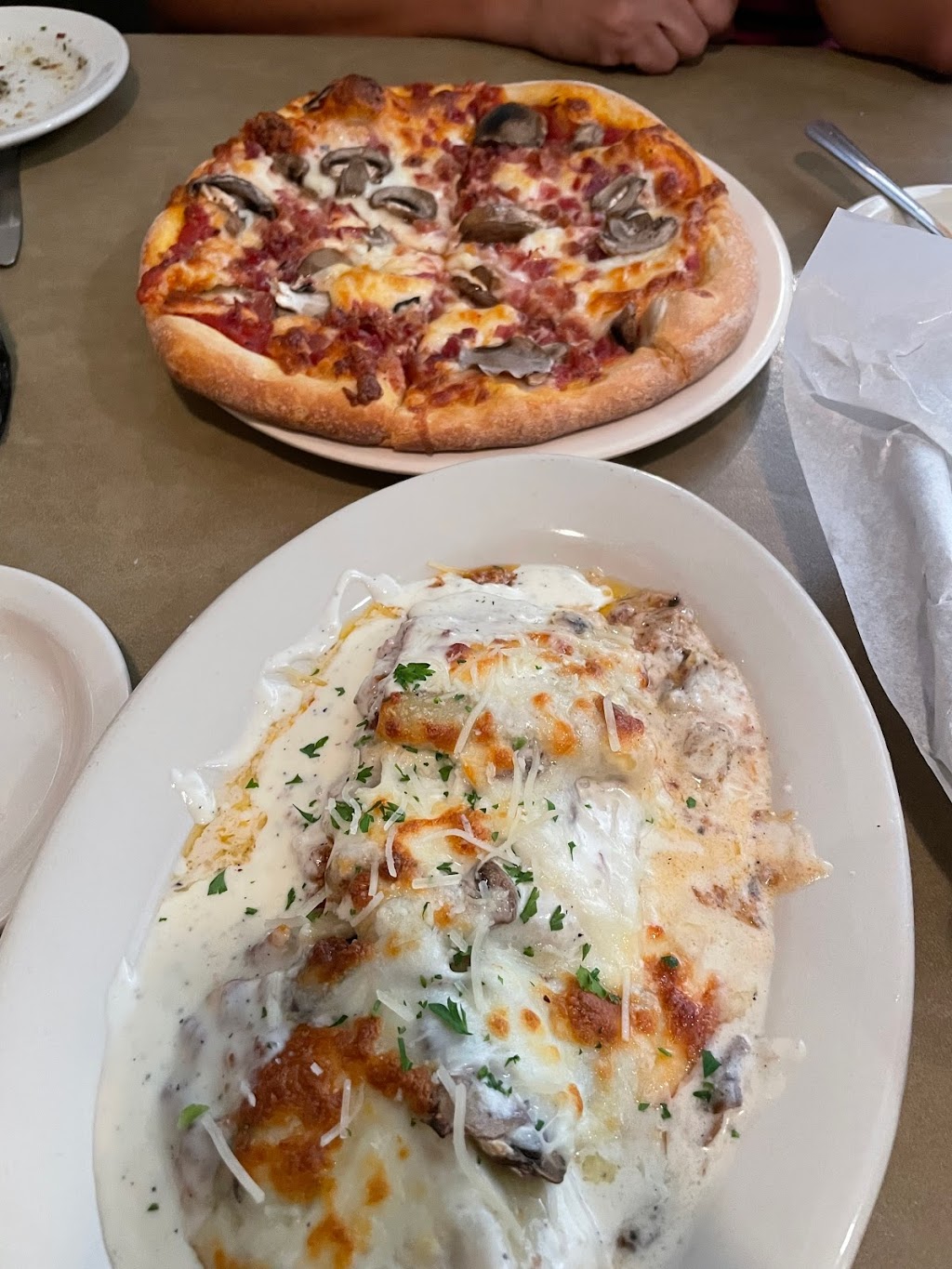 Ginos Italian Restaurant and Pizza | 1701 S Mays St, Round Rock, TX 78664, USA | Phone: (512) 218-9922