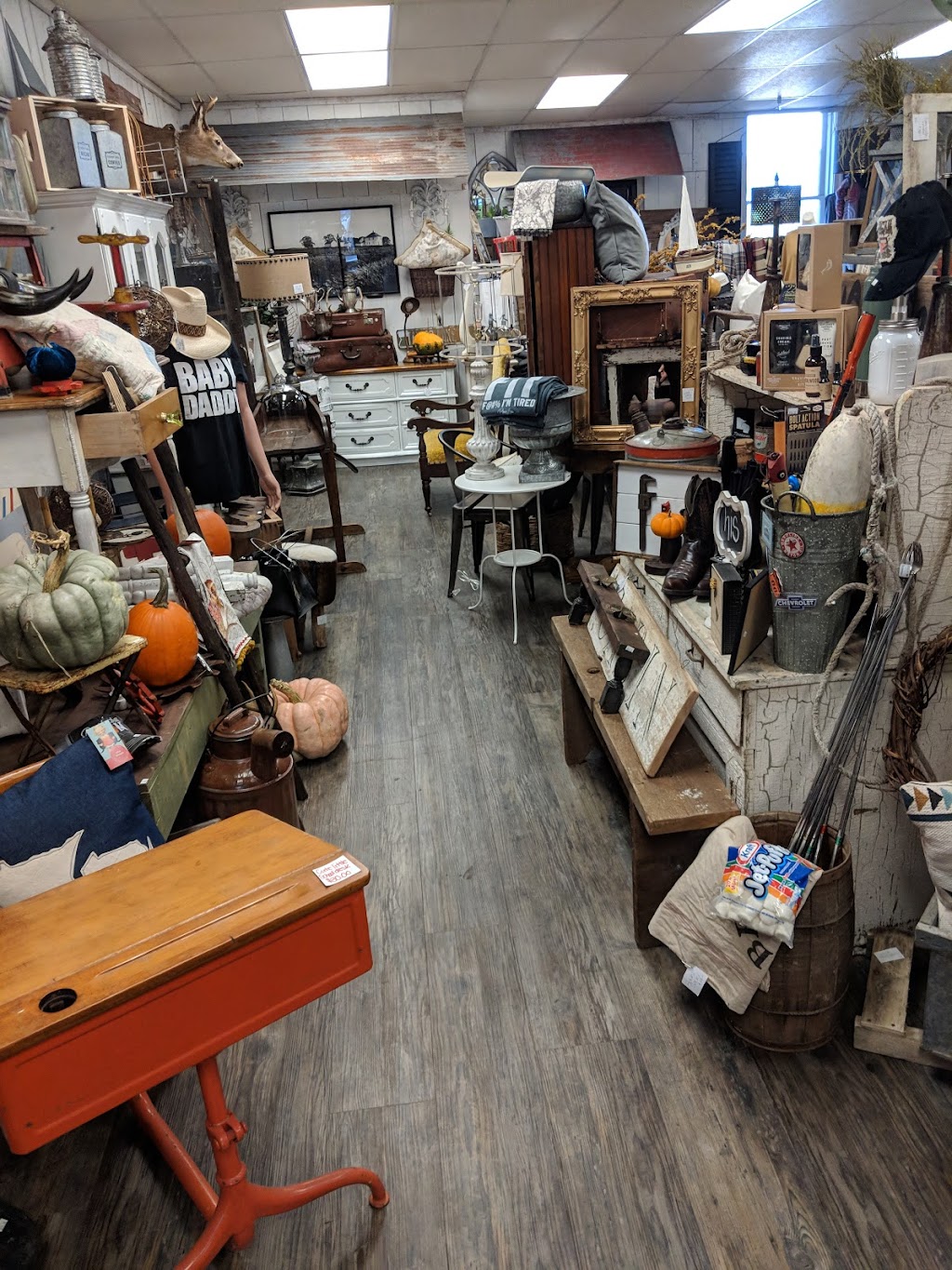 22 & Co. Antiques And Uncommon Goods | 215 Broad St, Prescott, WI 54021, USA | Phone: (651) 341-1933