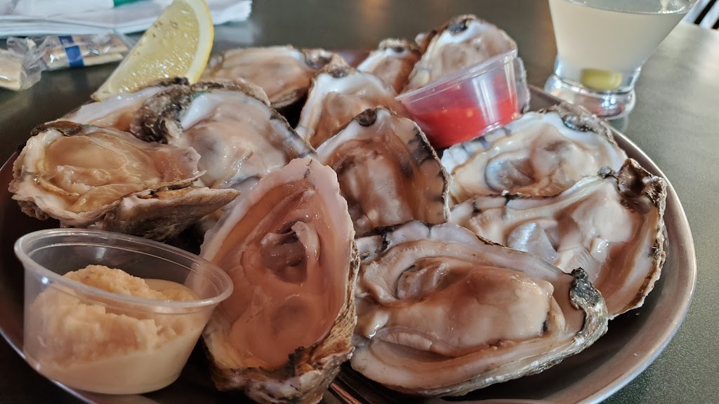 Noisy Oyster Pub | 1375 N Portage Path, Akron, OH 44313, USA | Phone: (330) 864-7500