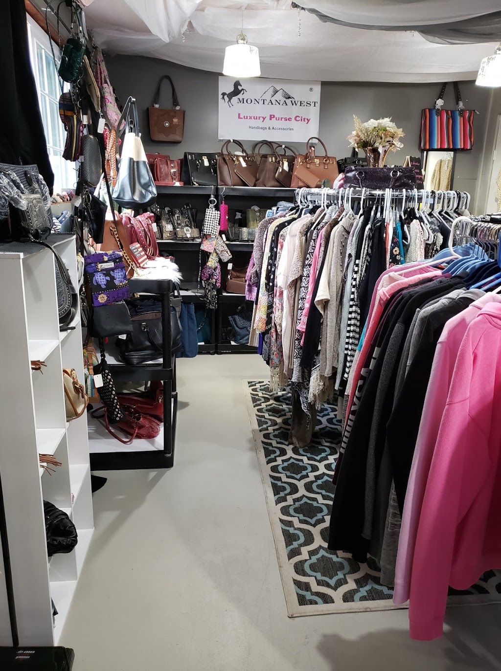 the Trendy Hangers Consignment Boutique | 3019 Gratzer Rd E, Tacoma, WA 98443 | Phone: (253) 324-6626