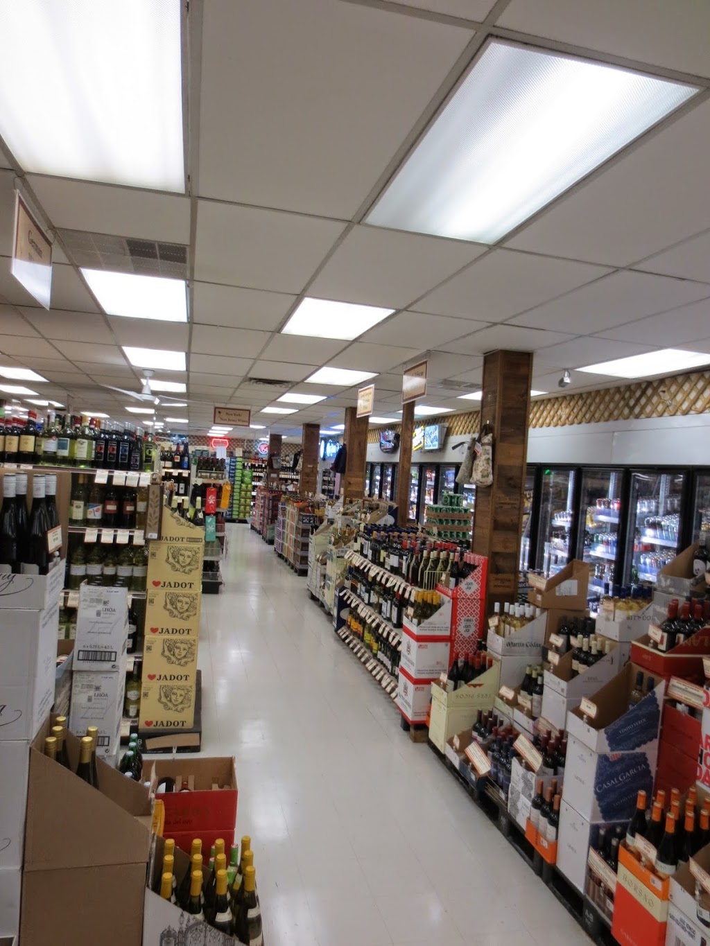 Liquor Outlet Wine Cellars | 289 Myrtle Ave, Boonton, NJ 07005, USA | Phone: (973) 334-1331