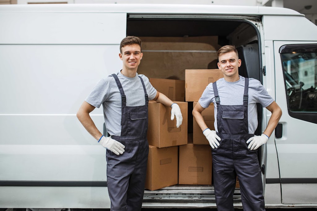 Best Movers Bradenton FL | 1121 Tamiami Trail, Bradenton, FL 34205, USA | Phone: (941) 229-7174