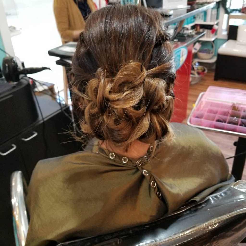 Sassy Hair On Siesta Key | 209 Beach Rd, Siesta Key, FL 34242, USA | Phone: (941) 349-6525