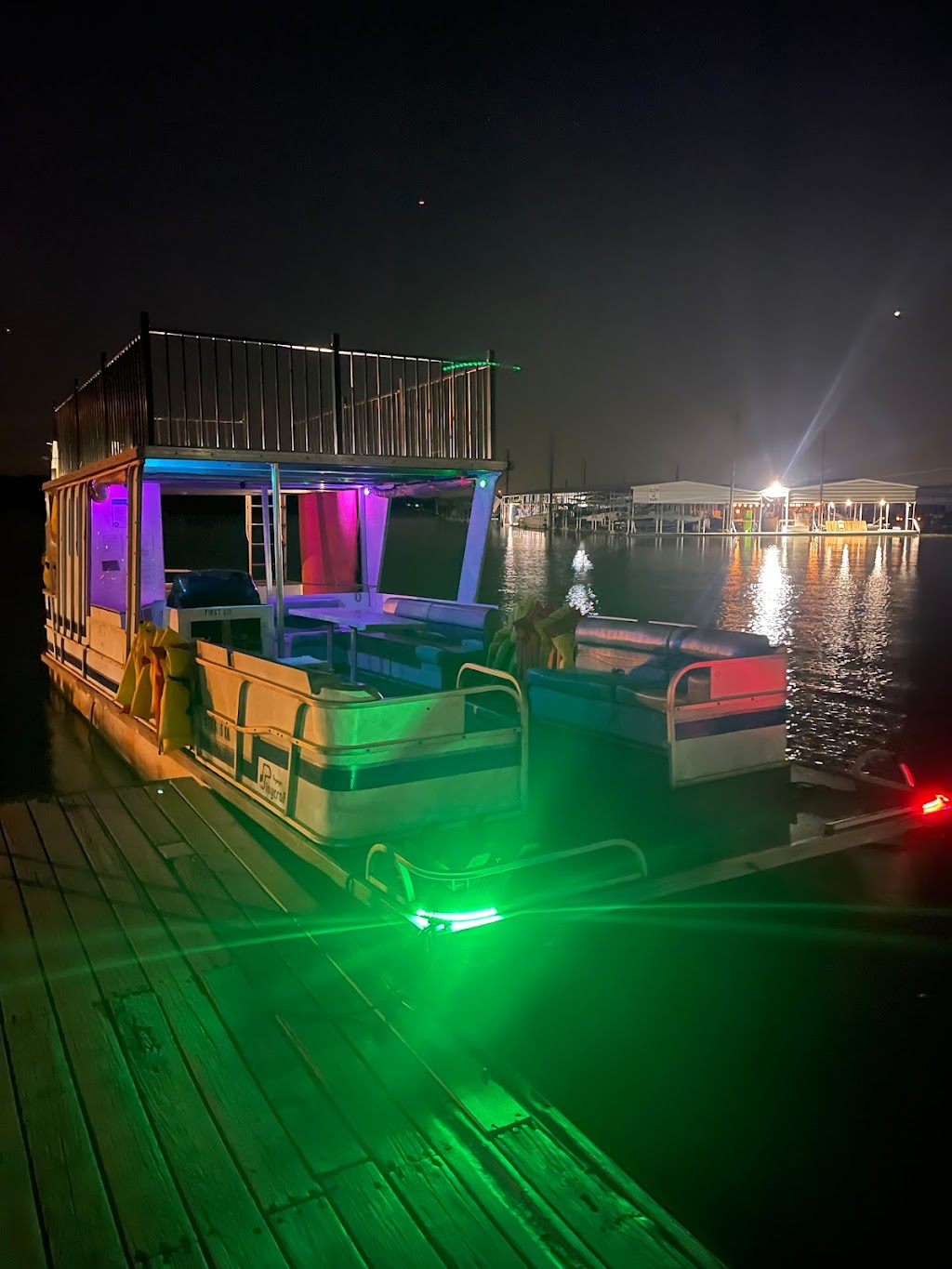 DFW Boat Rentals and Charters - Lake Lewisville | 3000 N Stemmons Fwy, Lewisville, TX 75077, USA | Phone: (469) 596-1332