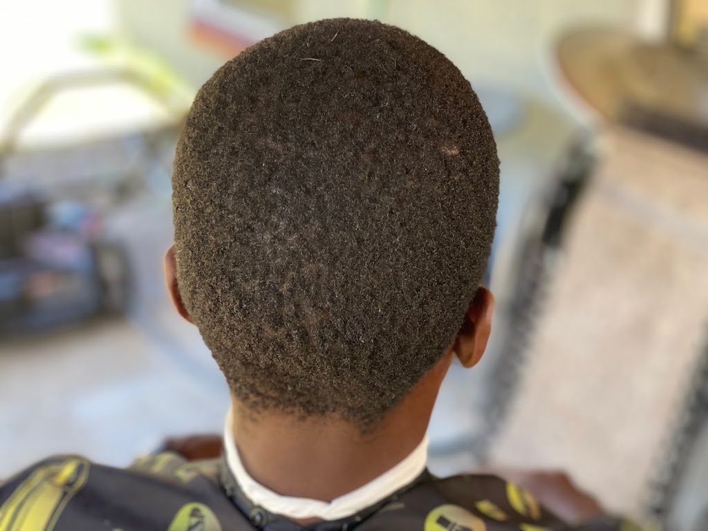 Uncle Bs Barbershop L.L.C | 118 Palmetto Ave NE, Winter Haven, FL 33881, USA | Phone: (689) 261-0023