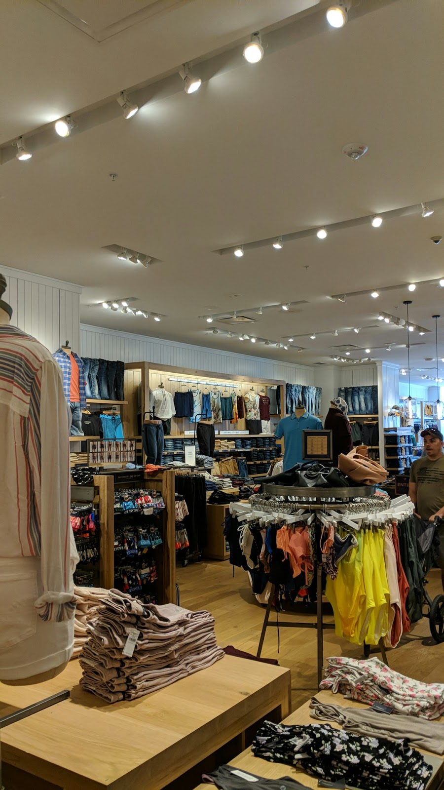 American Eagle Store | 4311 La Jolla Village Dr Space 2255, San Diego, CA 92122, USA | Phone: (858) 552-8006