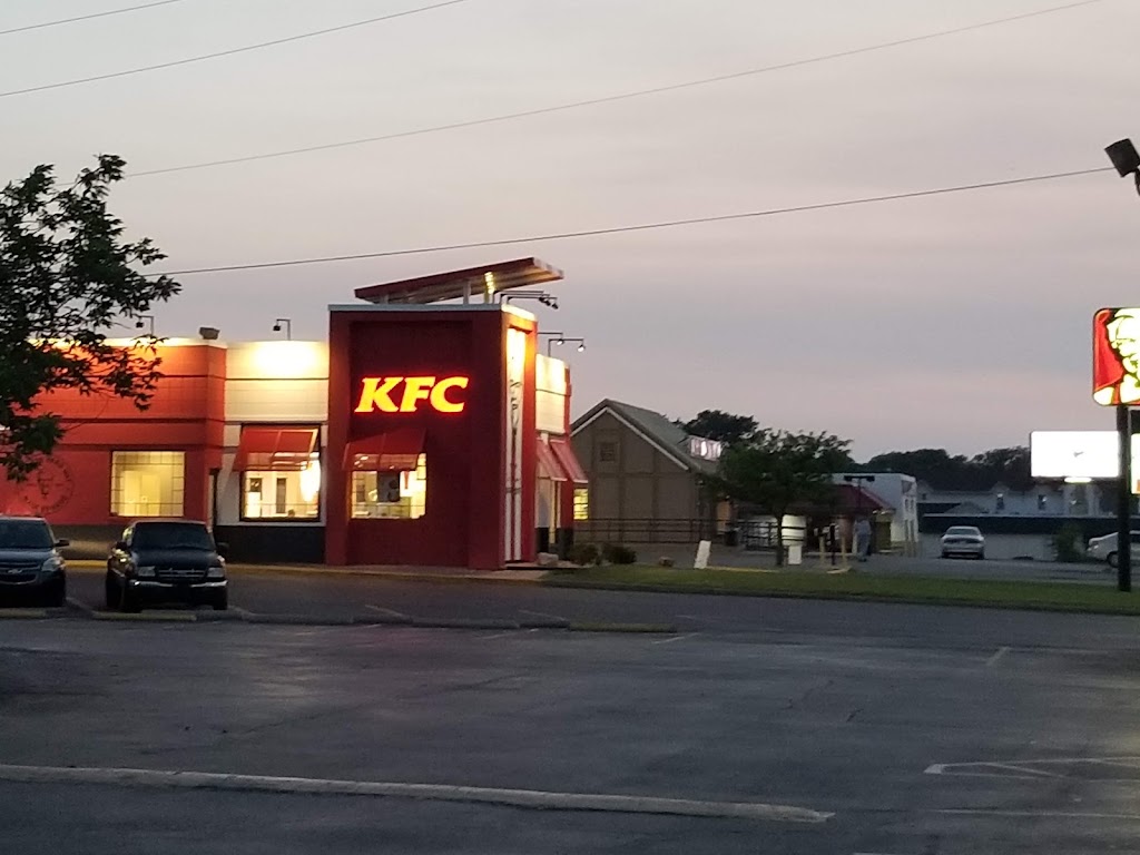 KFC | 6131 E 21st St N, Wichita, KS 67208, USA | Phone: (316) 558-3830