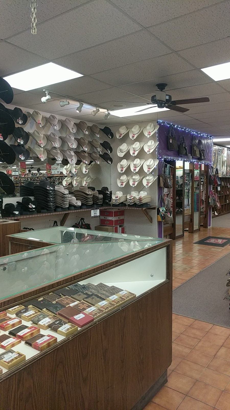 Tony Lama Factory Outlet | 12151 Gateway Blvd W, El Paso, TX 79936, USA | Phone: (915) 858-0124