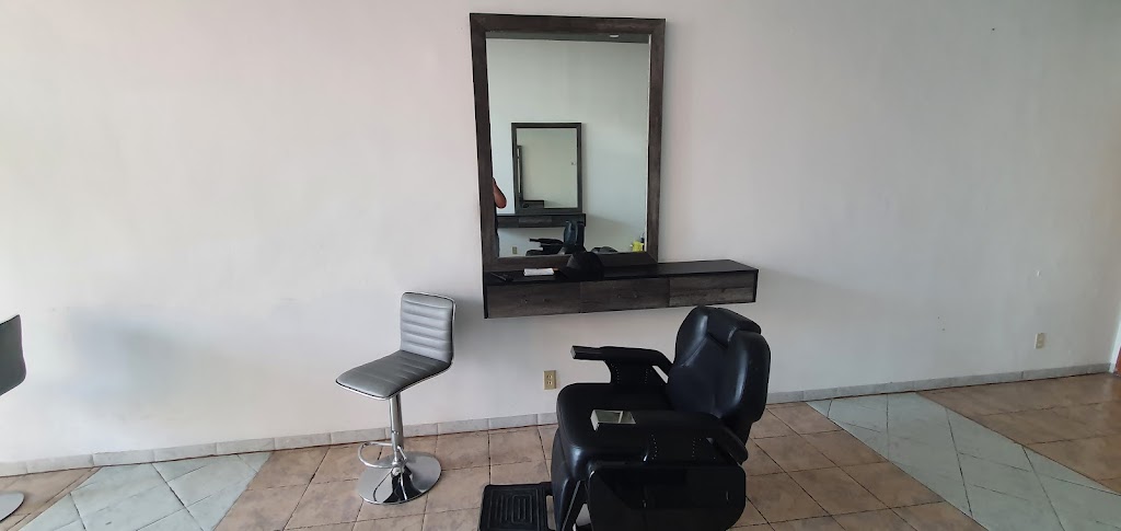Barber Shop Versace | Sandía 9617, Florido III, 22237 Tijuana, B.C., Mexico | Phone: 663 209 5137