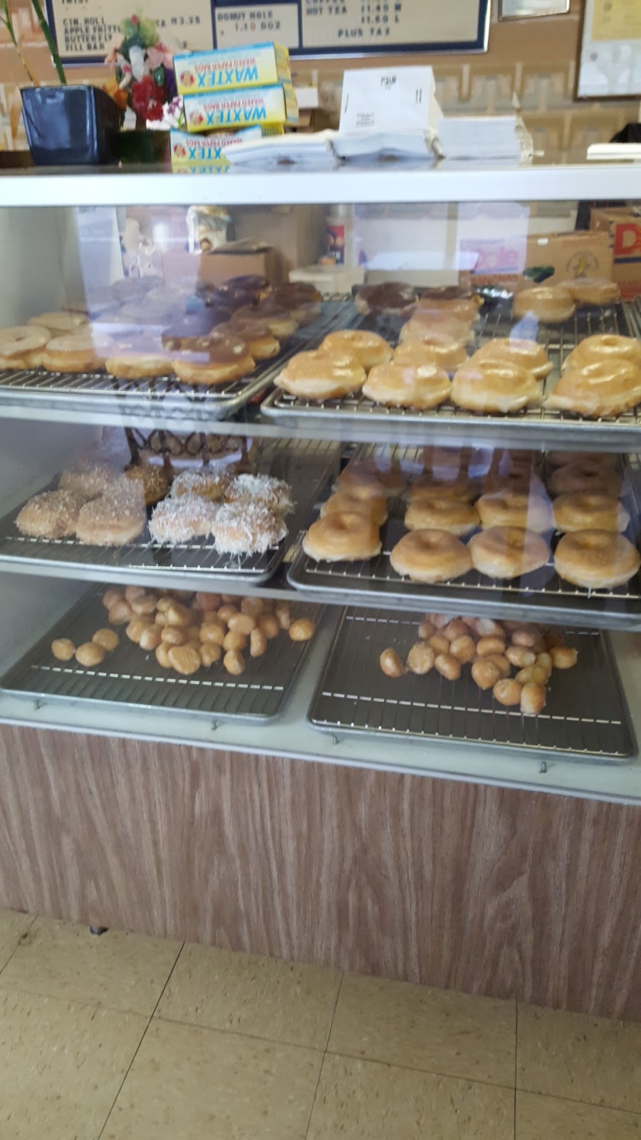 Armona Donuts | 10721 14th Ave, Armona, CA 93202, USA | Phone: (559) 362-9926