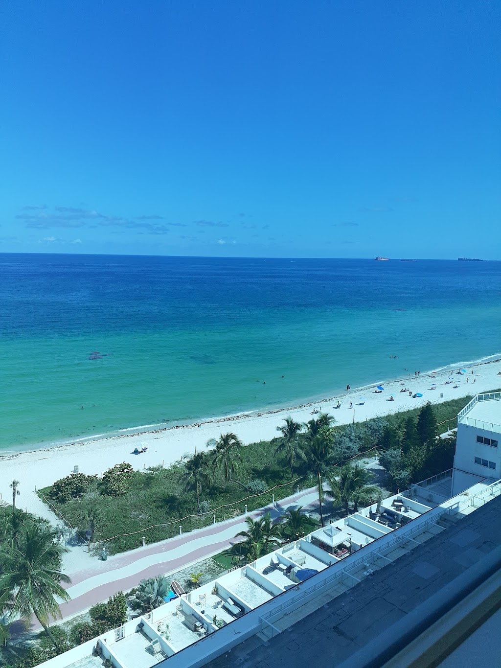Castle Beach Suites by MiaRentals | 5445 Collins Ave, Miami, FL 33140, USA | Phone: (305) 333-6014