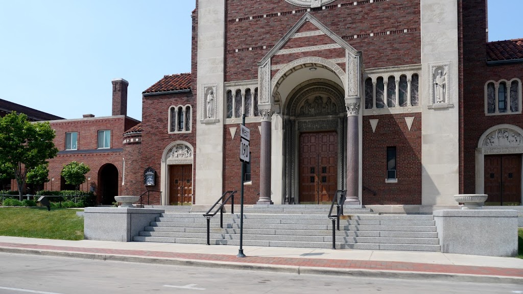 Saint Roberts Roman Catholic Church | 4019 N Farwell Ave, Shorewood, WI 53211, USA | Phone: (414) 332-1164