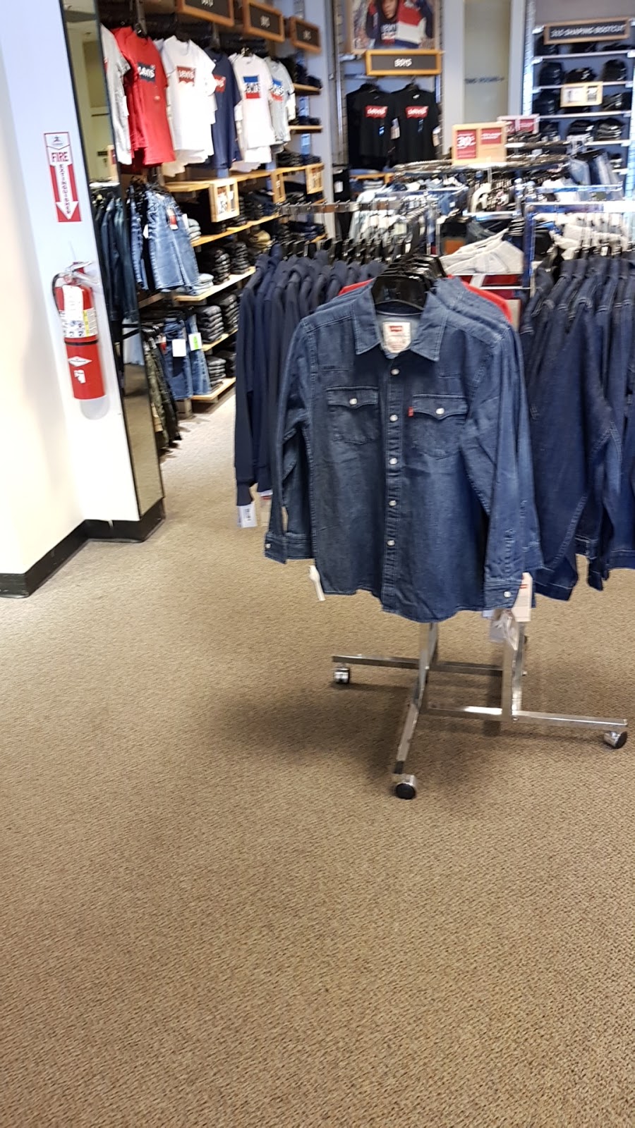 Levis Outlet Store | 301 Tanger Dr Suite 107, Terrell, TX 75160, USA | Phone: (972) 563-6887