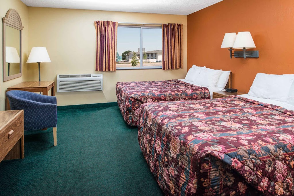 Sunset Inn & Suites - Lincoln Airport | 2920 NW 12th St, Lincoln, NE 68521, USA | Phone: (402) 475-3616