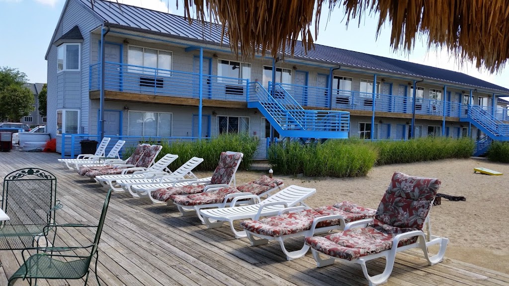 Beachfront Resort | 252 W Lakeshore Dr, Port Clinton, OH 43452, USA | Phone: (419) 732-6684