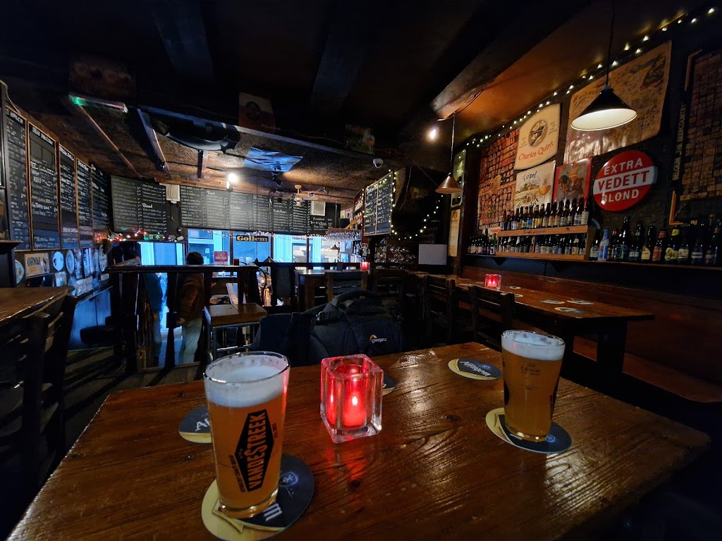 Cafe Gollem Raamsteeg | Raamsteeg 4, 1012 VZ Amsterdam, Netherlands | Phone: 020 612 9444