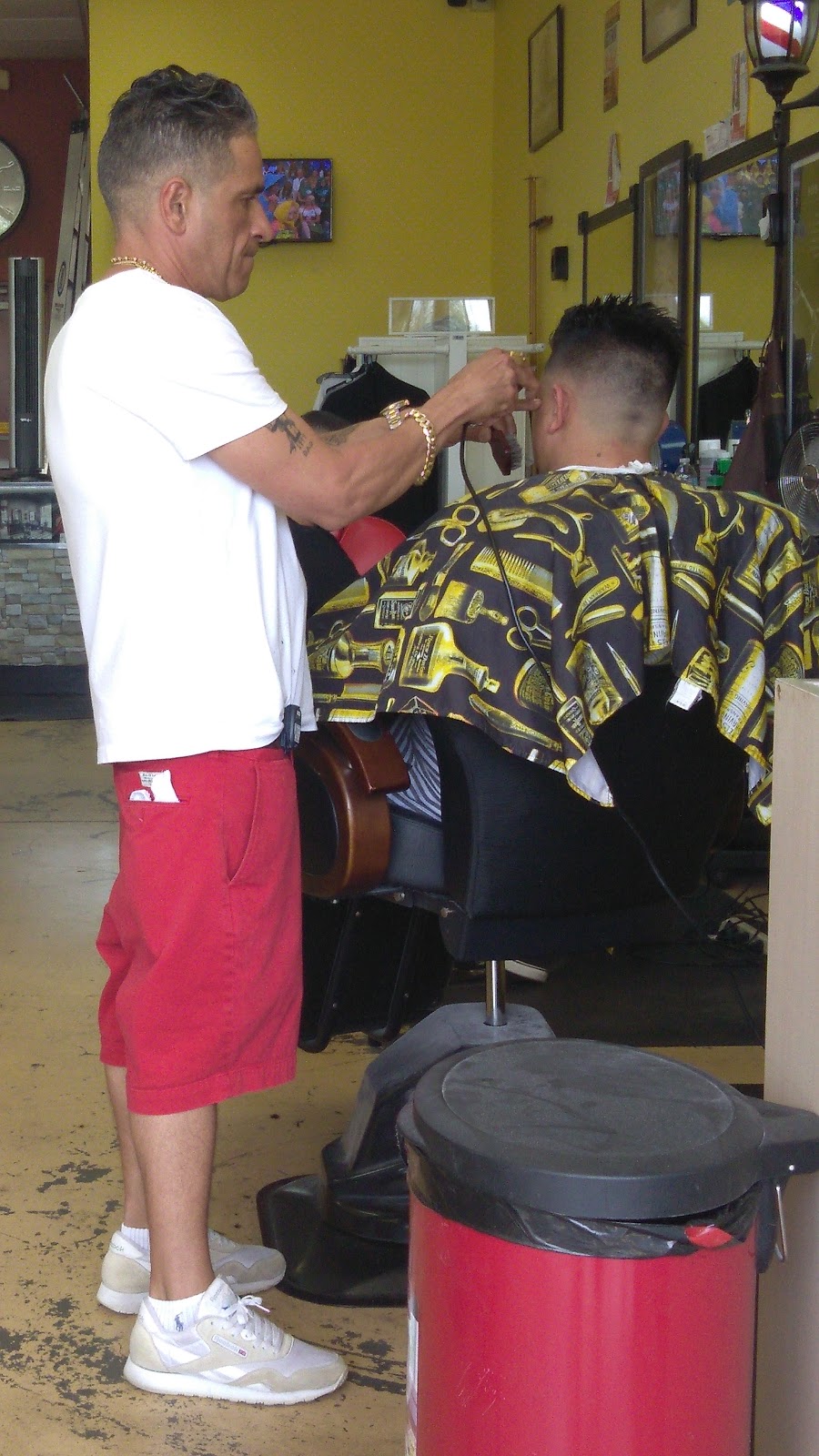 Walts Cuts Barbershop | 2200 W Columbia Ave, Kissimmee, FL 34741, USA | Phone: (407) 343-7804