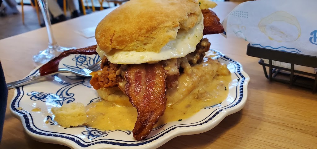 Biscuit Belly - Colonial Gardens | 5207 New Cut Rd, Louisville, KY 40214, USA | Phone: (502) 384-4545
