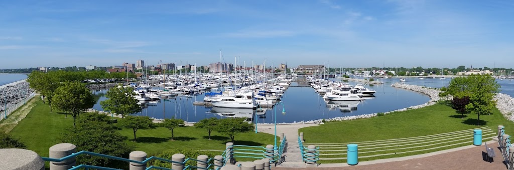 Reefpoint Marina | 2 Christopher Columbus Causeway, Racine, WI 53403, USA | Phone: (262) 633-7171