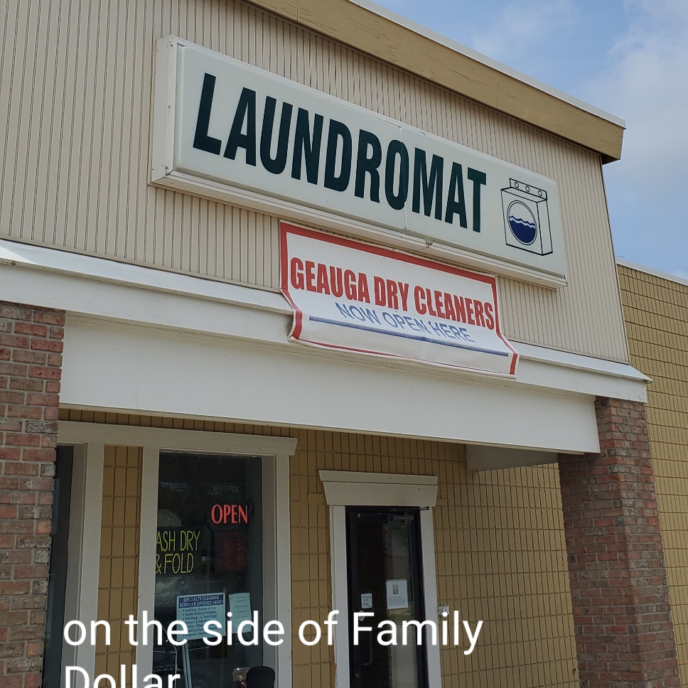 Easy Way Laundromat | Harrington Square, 15561 W High St, Middlefield, OH 44062, USA | Phone: (440) 632-0650