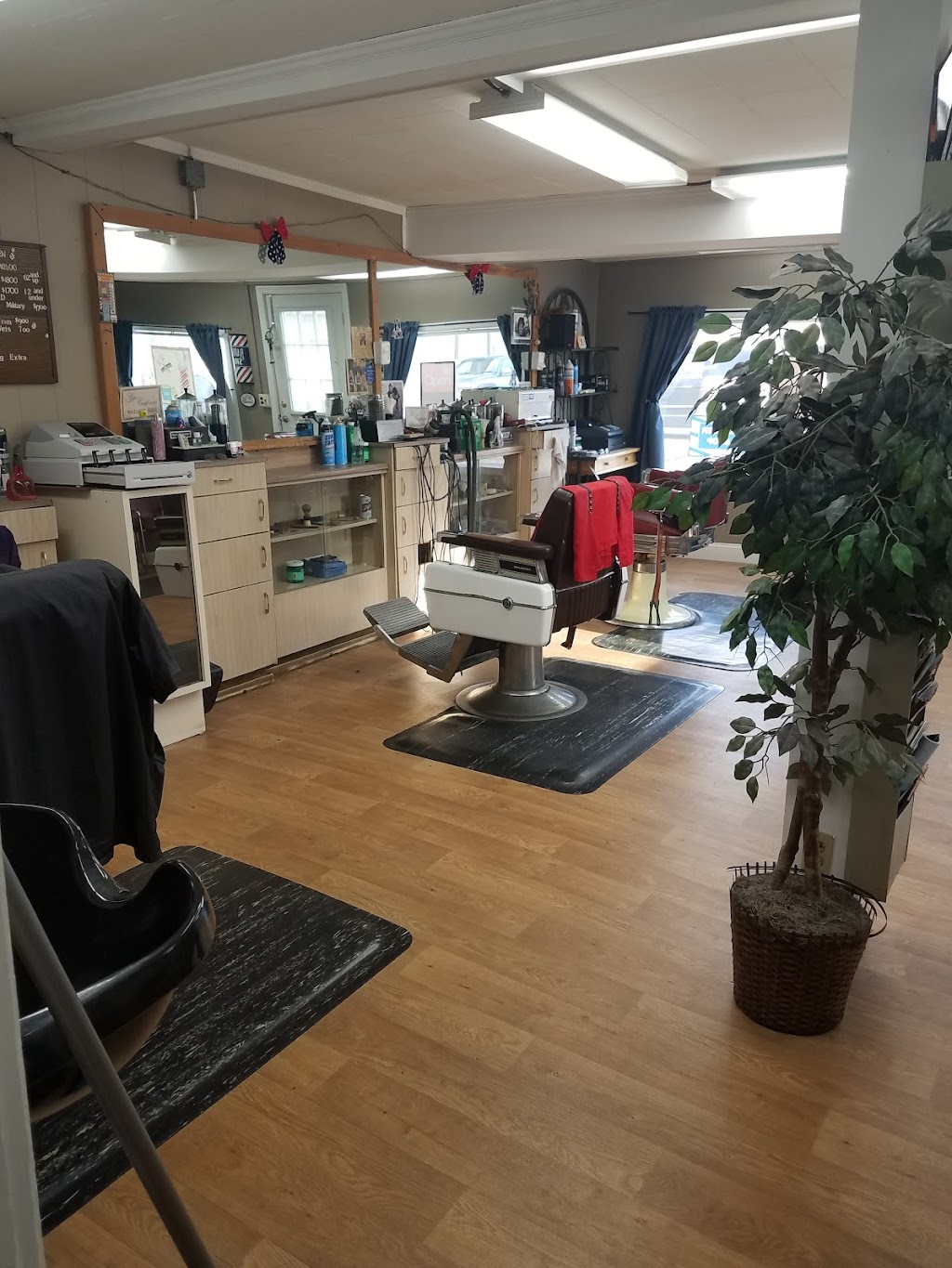 Alfredos barbershop | 166 Merrimack St A, Methuen, MA 01844, USA | Phone: (978) 975-7627