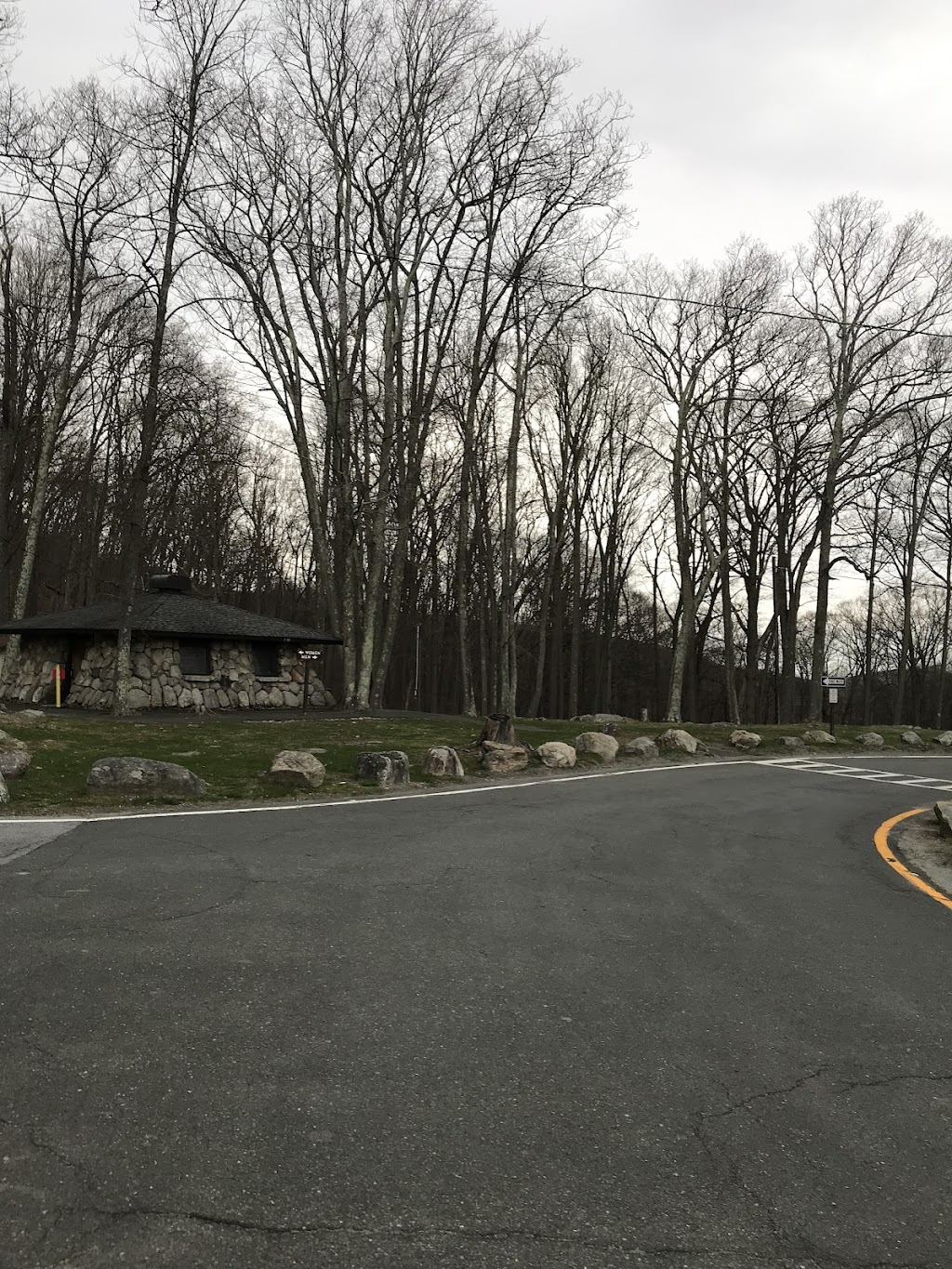 Lake Tiorati/Appalachian Trail Parking | 2300 Seven Lakes Dr, Southfields, NY 10975 | Phone: (845) 429-8257