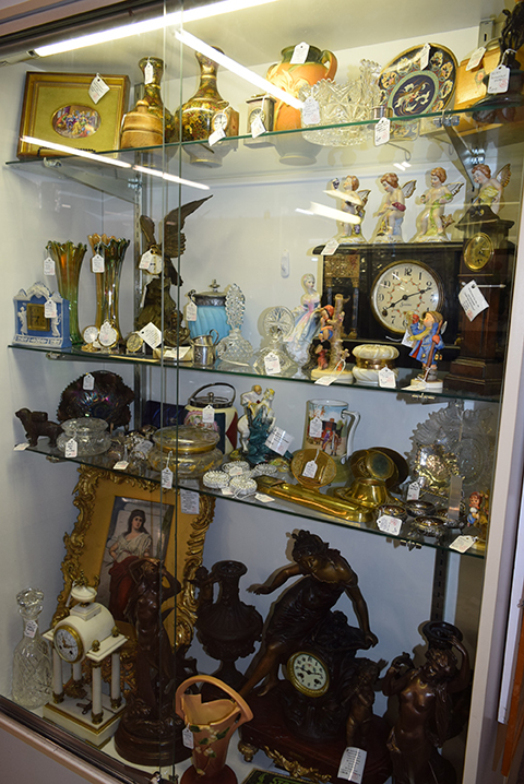 Paramount Antique Mall | 13200 US-54, Wichita, KS 67235, USA | Phone: (316) 722-0500