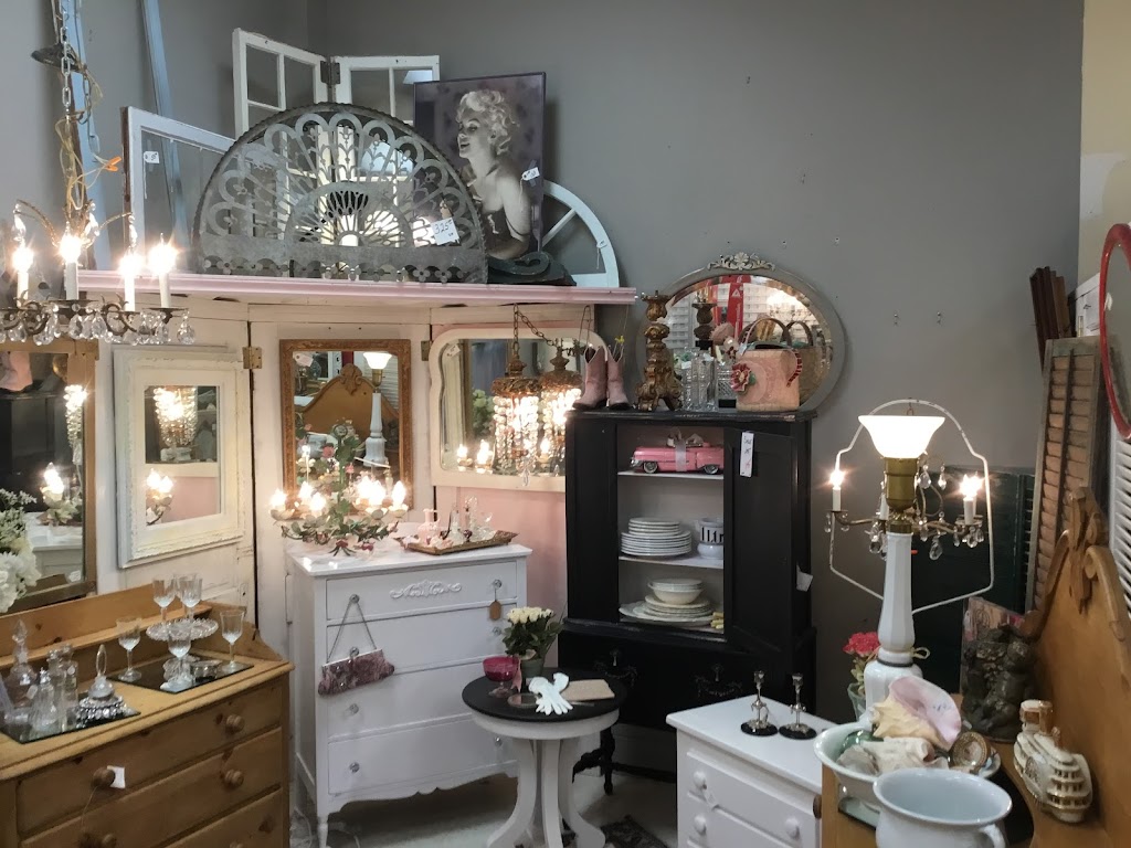 Mutiny Bay Antique Mall | 1612 E Main St, Freeland, WA 98249, USA | Phone: (360) 331-3656