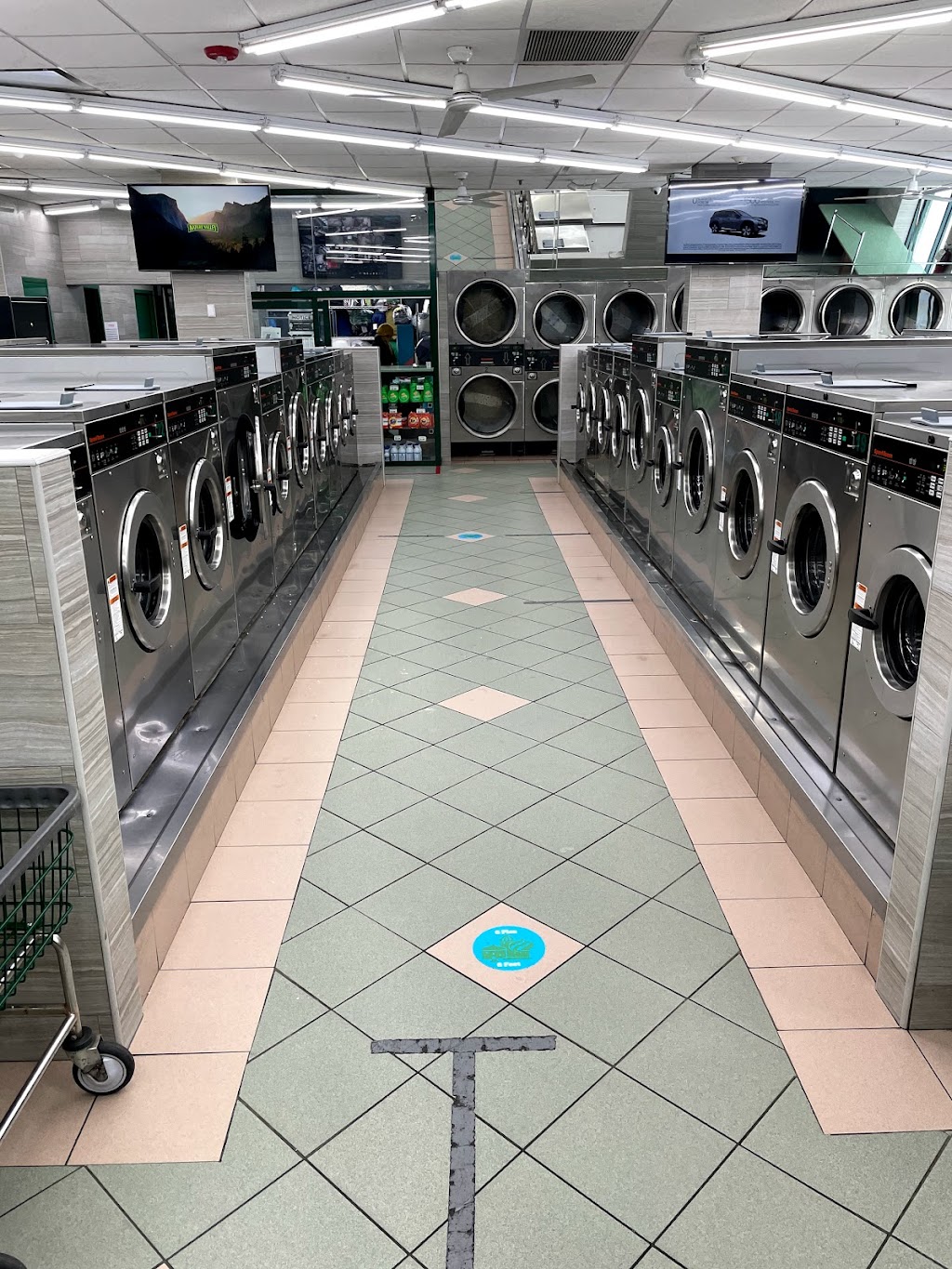 Laundry palace | 4160 Austin Blvd, Island Park, NY 11558, USA | Phone: (516) 543-4316