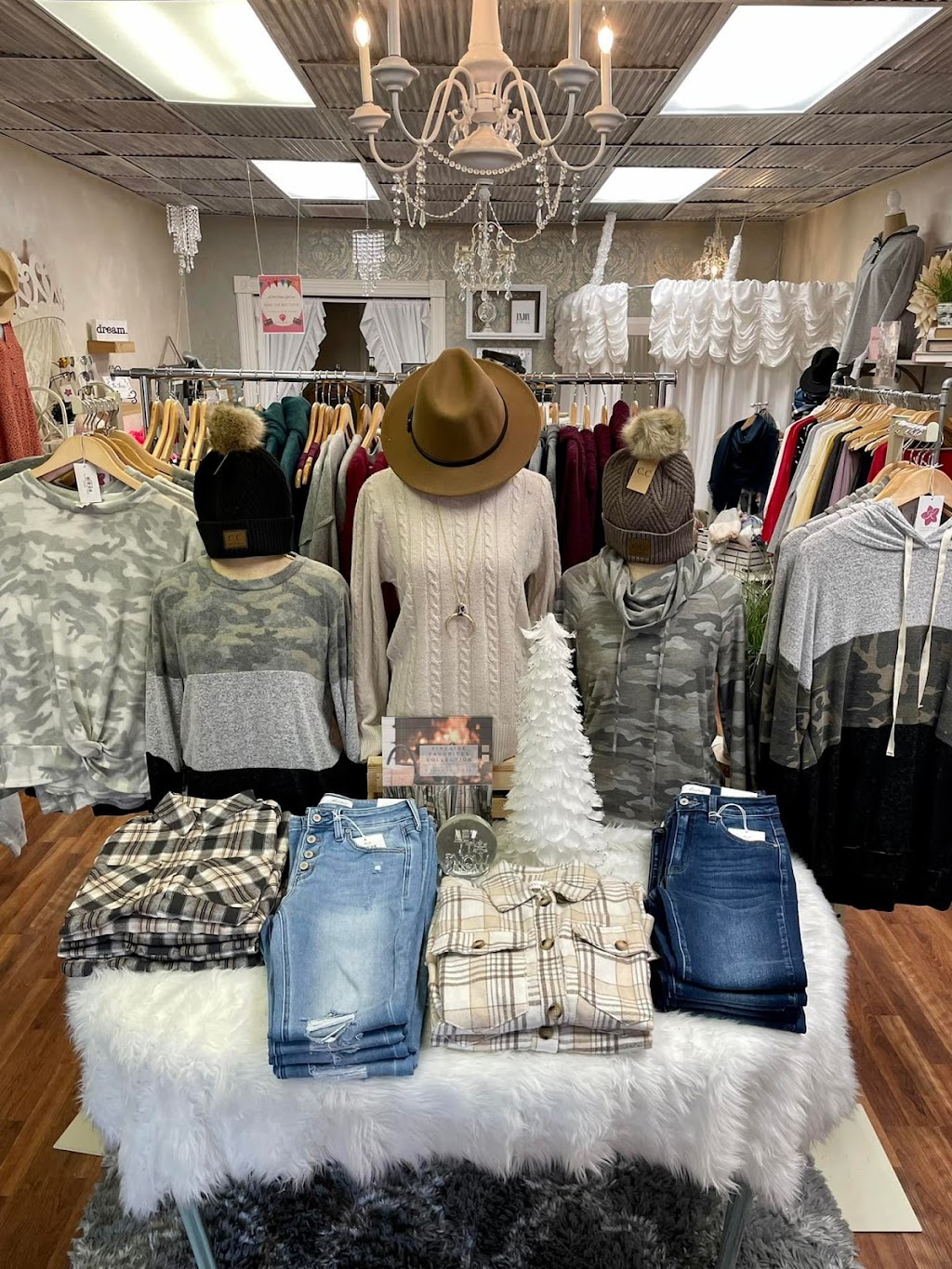 K Posh Boutique | 2816 N Main St, Elkhorn, NE 68022, USA | Phone: (402) 596-5486