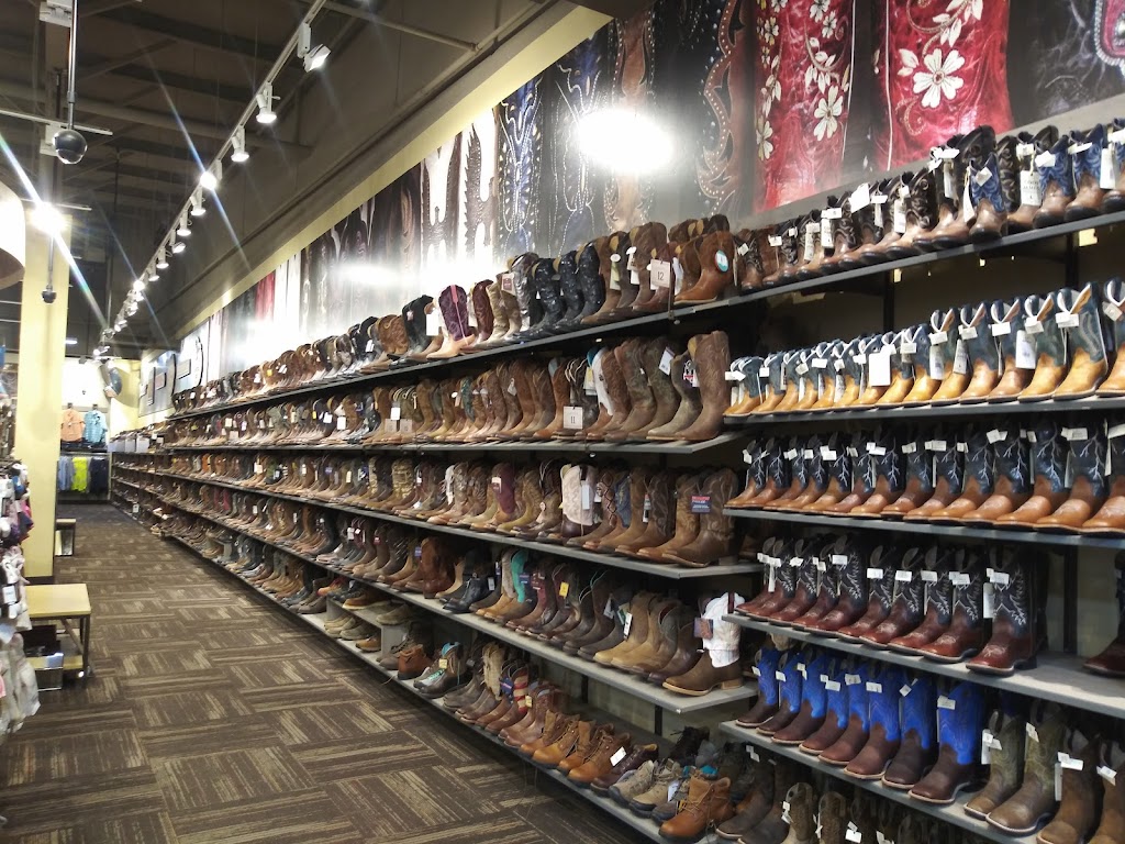 Boot Barn | 3390 E Floral Ave, Selma, CA 93662, USA | Phone: (559) 896-1641