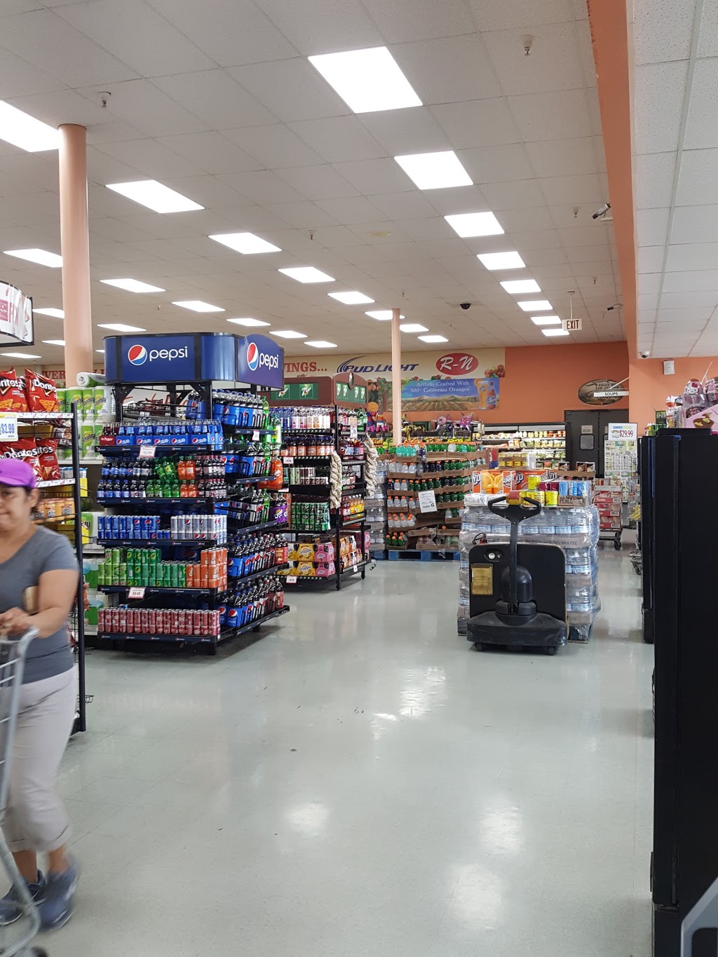 R-N Market | 13639 Manning Ave, Parlier, CA 93648, USA | Phone: (559) 646-9222