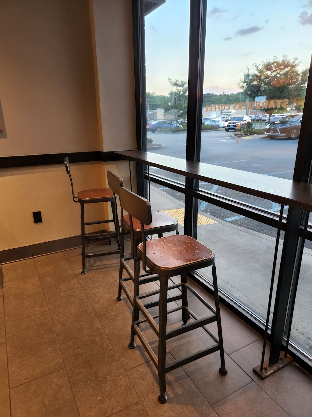Starbucks | 3025 E Main St, Mohegan Lake, NY 10547, USA | Phone: (845) 587-1881