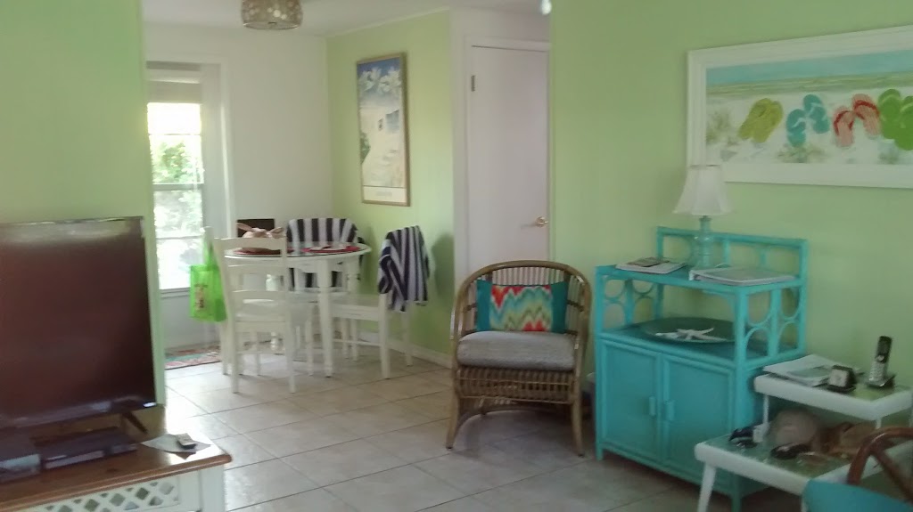 Gerties Beach House East | 206 35th St, Holmes Beach, FL 34217, USA | Phone: (937) 372-5552