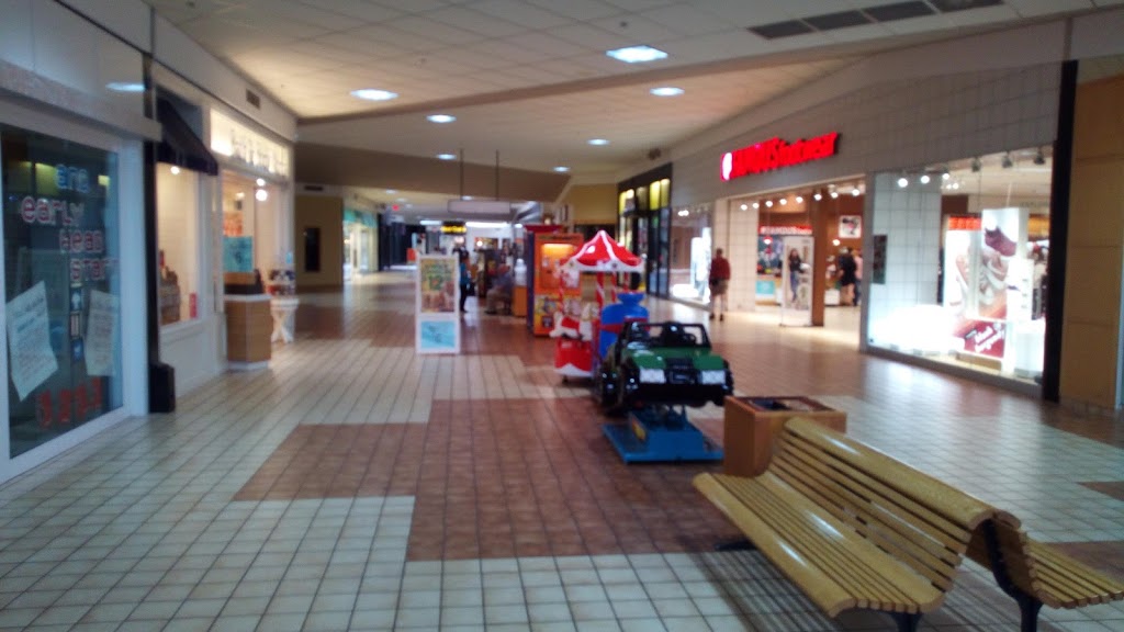 Hutchinson City Mall | 1500 E 11th Ave Suite 400, Hutchinson, KS 67501, USA | Phone: (620) 665-5307