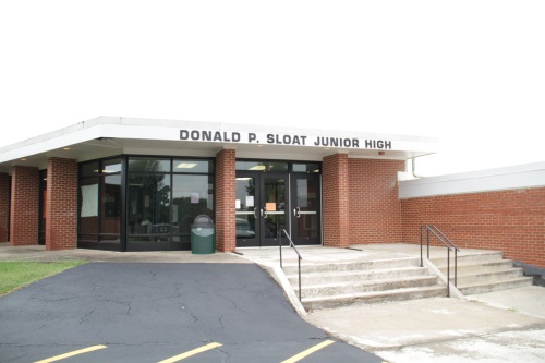 Sloat Junior High School | 700 E Chestnut St, Coweta, OK 74429, USA | Phone: (918) 486-2127