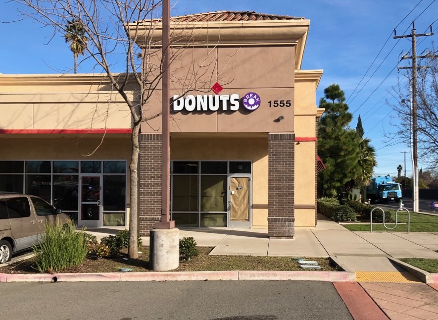 Donuts Break | 1555 Meadowview Rd Ste 100, Sacramento, CA 95832, USA | Phone: (916) 389-0657