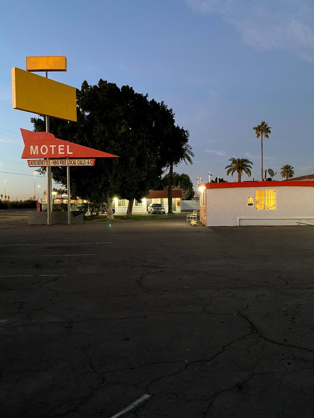 E Z Inn Motel | 2450 Grand Ave, Phoenix, AZ 85009, USA | Phone: (602) 252-2801