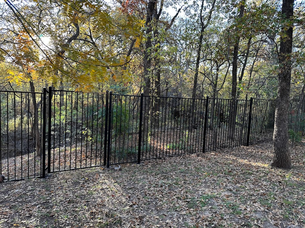 King of Kings Fence | 3415 Beall St, Dallas, TX 75223, USA | Phone: (469) 258-9458