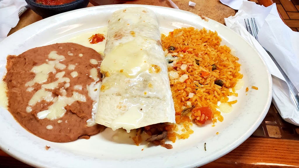 La Fiesta Méxican Restaurant | 220 W Almar Dr, Chickasha, OK 73018, USA | Phone: (405) 222-3355