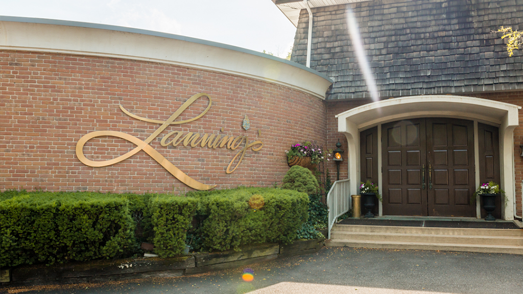 Lannings Restaurant | 826 N Cleveland Massillon Rd, Akron, OH 44333, USA | Phone: (330) 666-1159