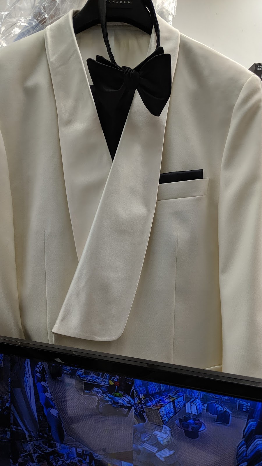 Sam Michaels Menswear Tailoring & Tuxedos | 29437 W 12 Mile Rd, Farmington Hills, MI 48334, USA | Phone: (248) 477-4615