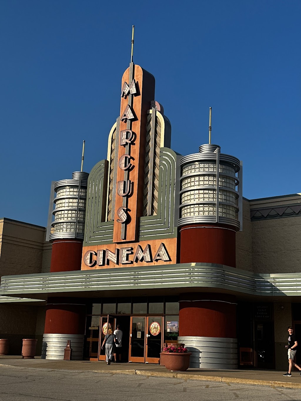 Marcus Saukville Cinema | 350 S Riverside Dr, Saukville, WI 53080, USA | Phone: (262) 268-9206