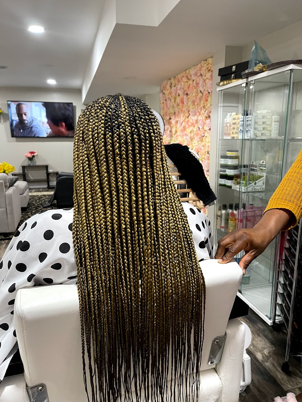 Dia Beauty African Hair Braiding | 20303 Stringfellow Ct, Montgomery Village, MD 20886, USA | Phone: (303) 999-8696
