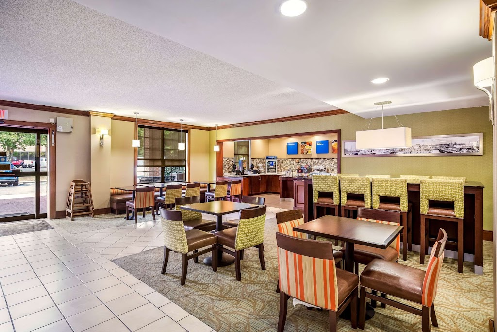 Comfort Inn Newport News - Hampton I-64 | 12330 Jefferson Ave, Newport News, VA 23602, USA | Phone: (757) 249-0200