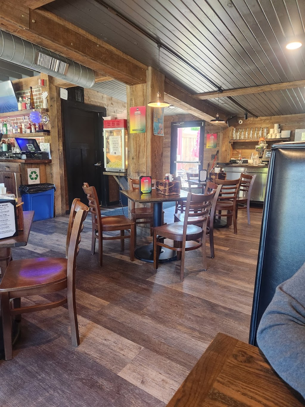 The Wildwood Tavern | 80 Mahtomedi Ave, Mahtomedi, MN 55115, USA | Phone: (651) 846-9825