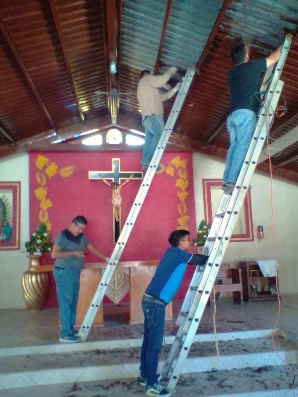 Parroquia Padre Nuestro | Blvrd Lomas de Sta Anita, 21400 Tecate, B.C., Mexico | Phone: 665 655 4418