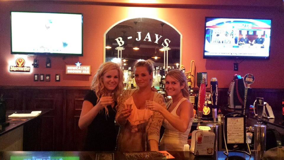 B Jays Kitchen Bar | 8221 Cummington Square E, Niagara Falls, ON L2G 6W1, Canada | Phone: (905) 295-3476