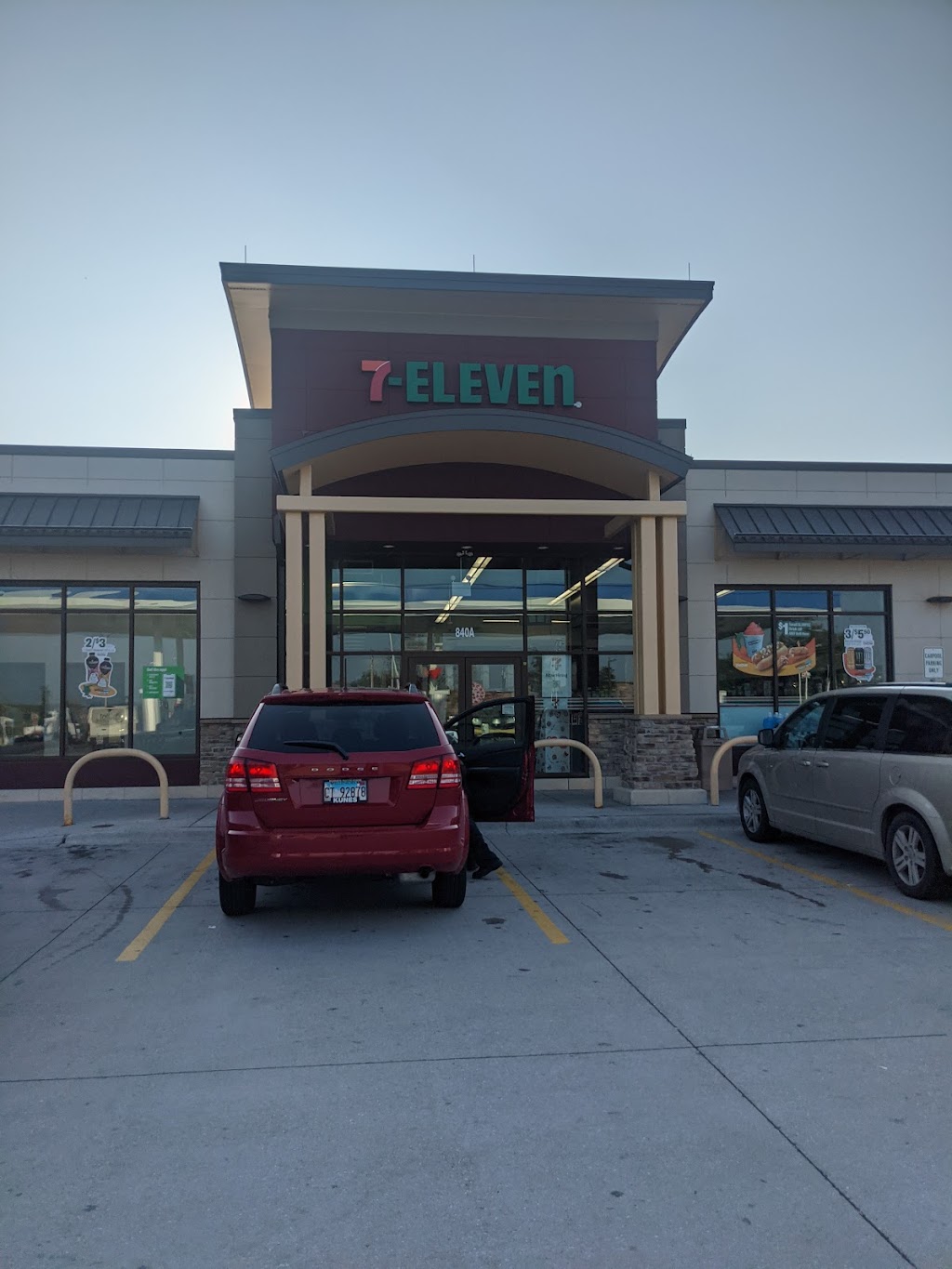 7-Eleven OHare Airport Travel Plaza | OHare International Airport, Des Plaines, IL 60018, USA | Phone: (847) 376-8757