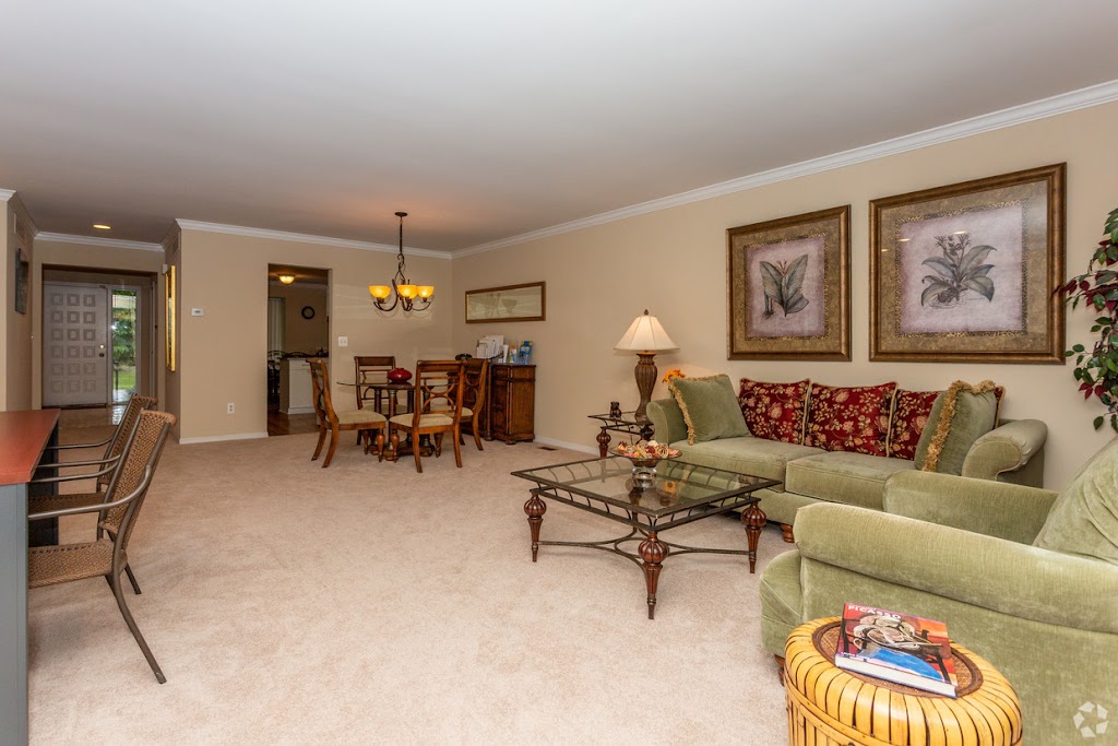 Covington Club Apartments | 33000 Covington Club Dr, Farmington Hills, MI 48334, USA | Phone: (248) 617-0370